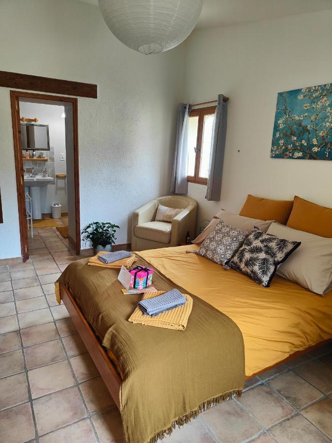 Domaine Bellavigne Gites Et Spa Forcalquier Exteriör bild