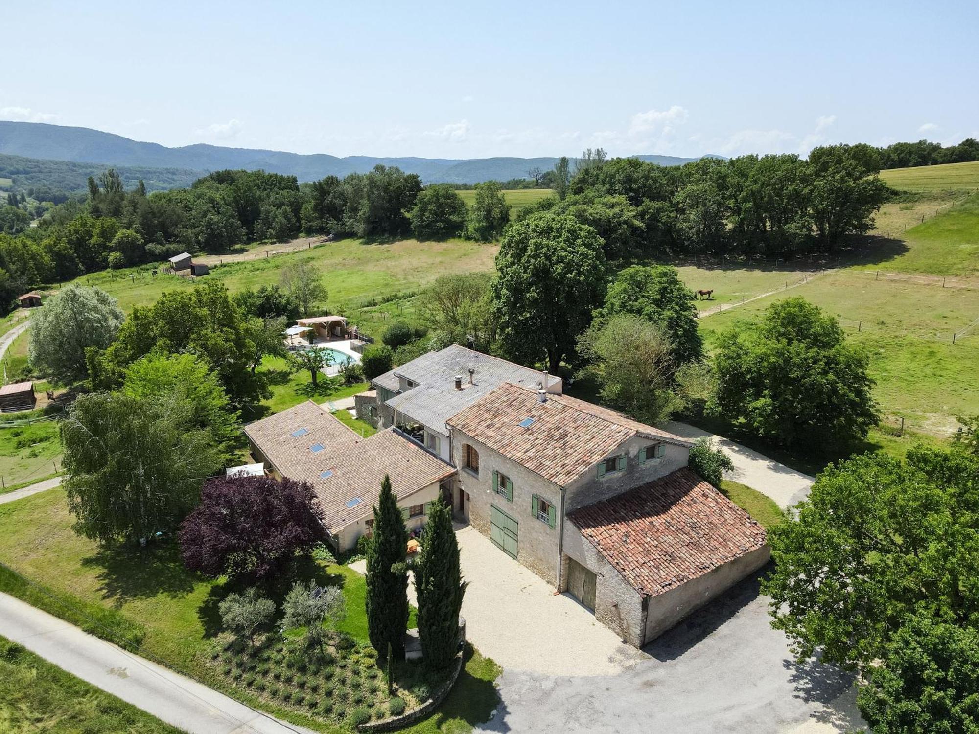 Domaine Bellavigne Gites Et Spa Forcalquier Exteriör bild